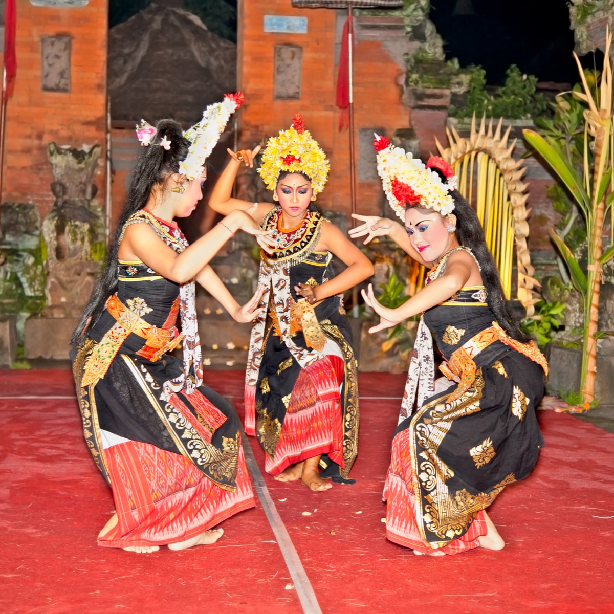 Bali's Janger Dance: A Joyful Delight for All Ages