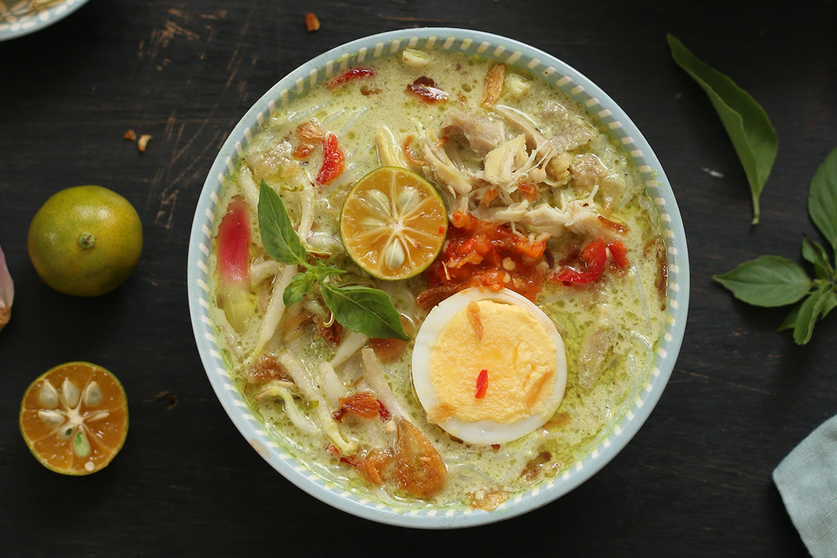 semangkuk laksa Betawi