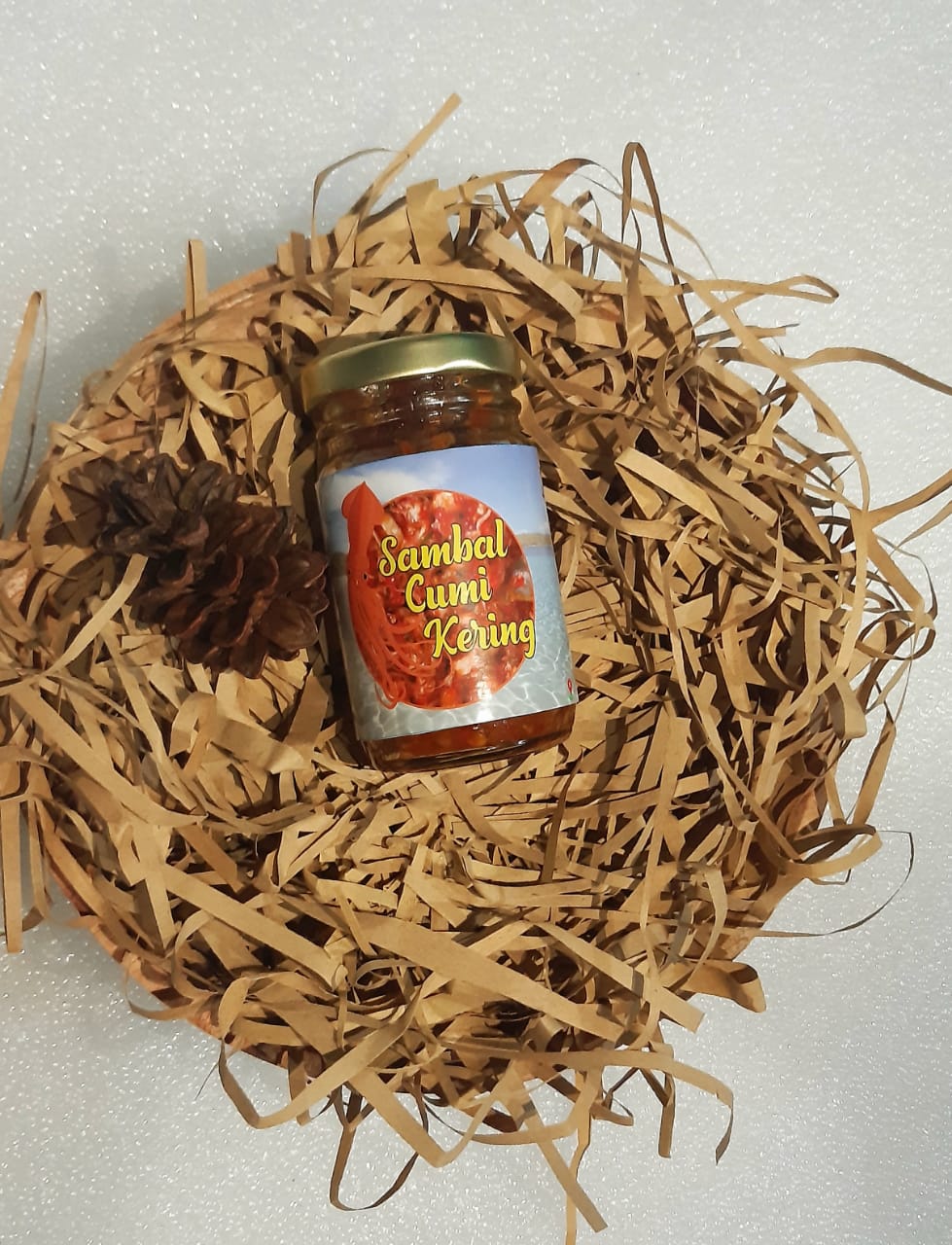 Sambal Cumi Kering produksi Manga dikemas dalam botol