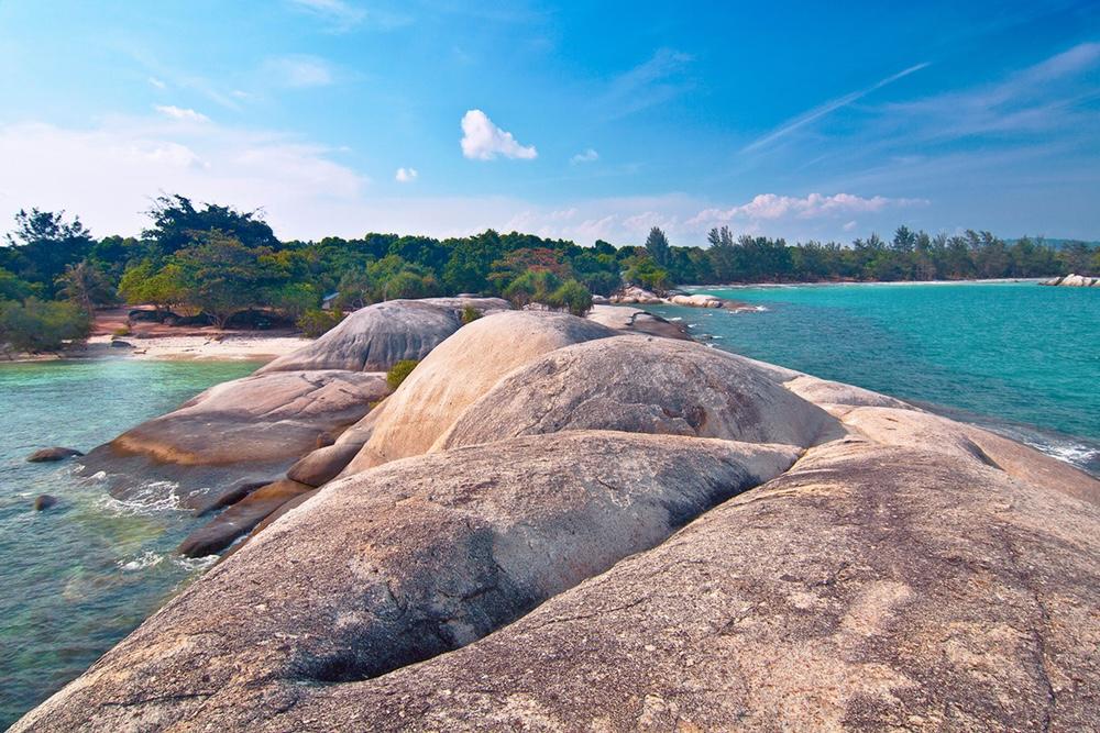 Pantai Penyabong