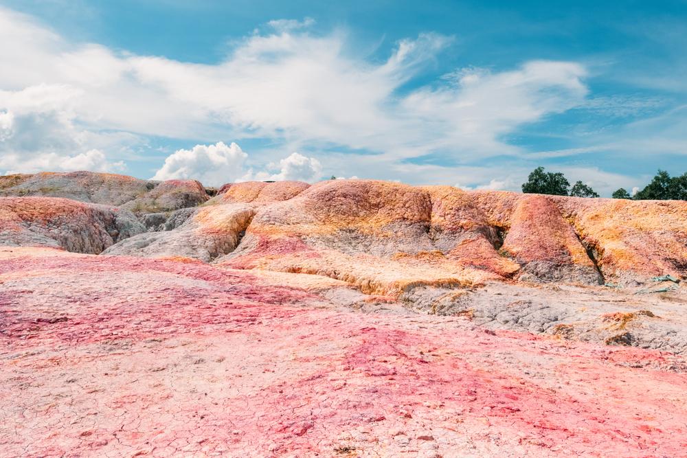 Lembah Pelangi Kepulauan Riau, Destinasi Alam Penuh Warna