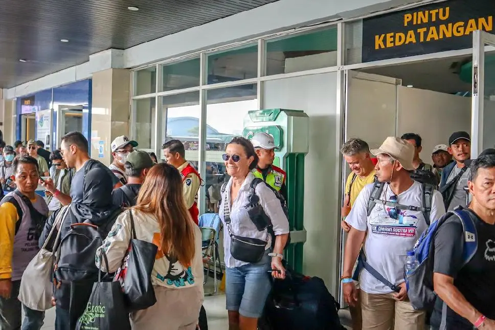 The Latest Status of the Evacuation Process for Tourists Following the Eruption of Mount Lewotobi