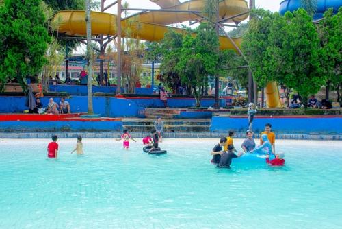 Waterboom Pesona Modern: Wisata Air Seru untuk Keluarga