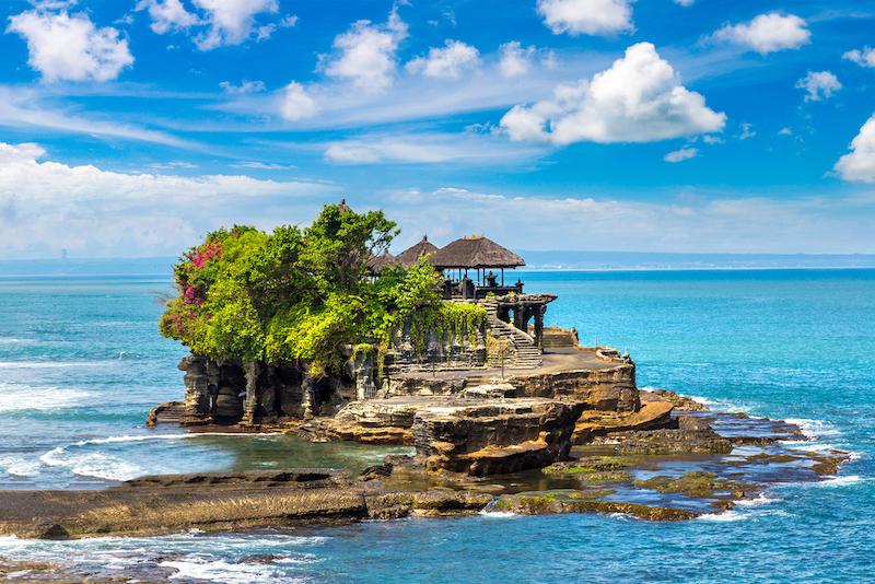 Mau Liburan ke Tanah Lot? Cek Informasi Lengkapnya!