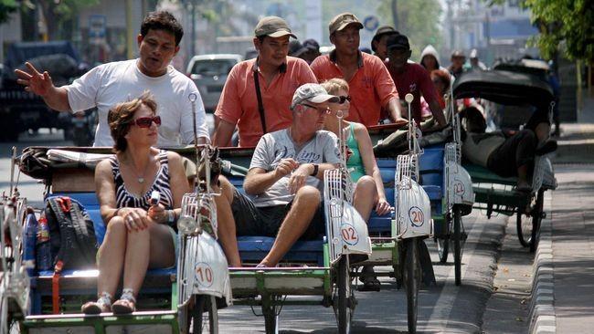 The Latest Status of the Evacuation Process for Tourists Following the Eruption of Mount Lewotobi