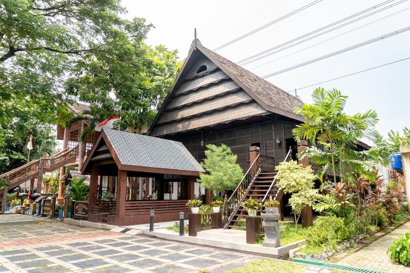 Rumah Adat Mamuju