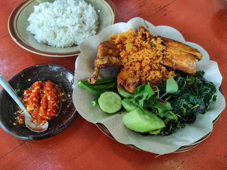 Rumah Makan Heni Putri Kaili Palu