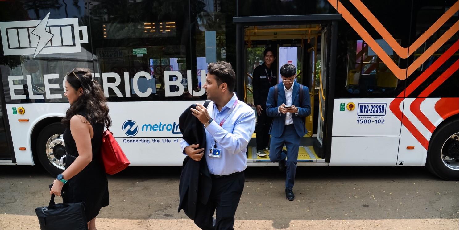The Latest Status of the Evacuation Process for Tourists Following the Eruption of Mount Lewotobi