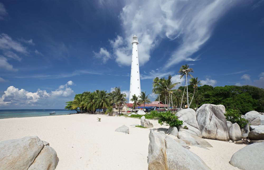 Keindahan Pulau Lengkuas yang Wajib Dikunjungi di Belitung