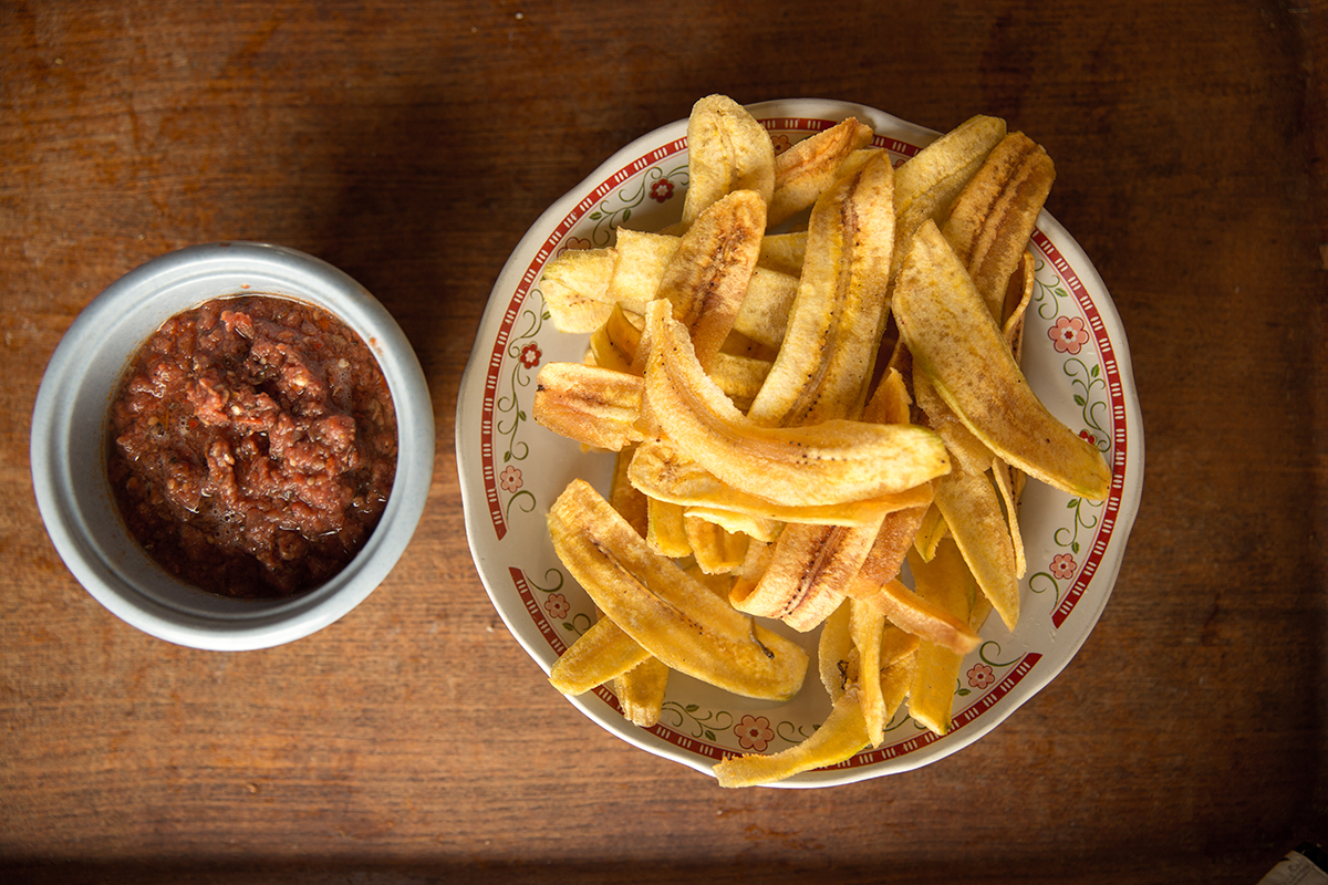 Pisang Goroho dan Sambal Roa yang Nikmat