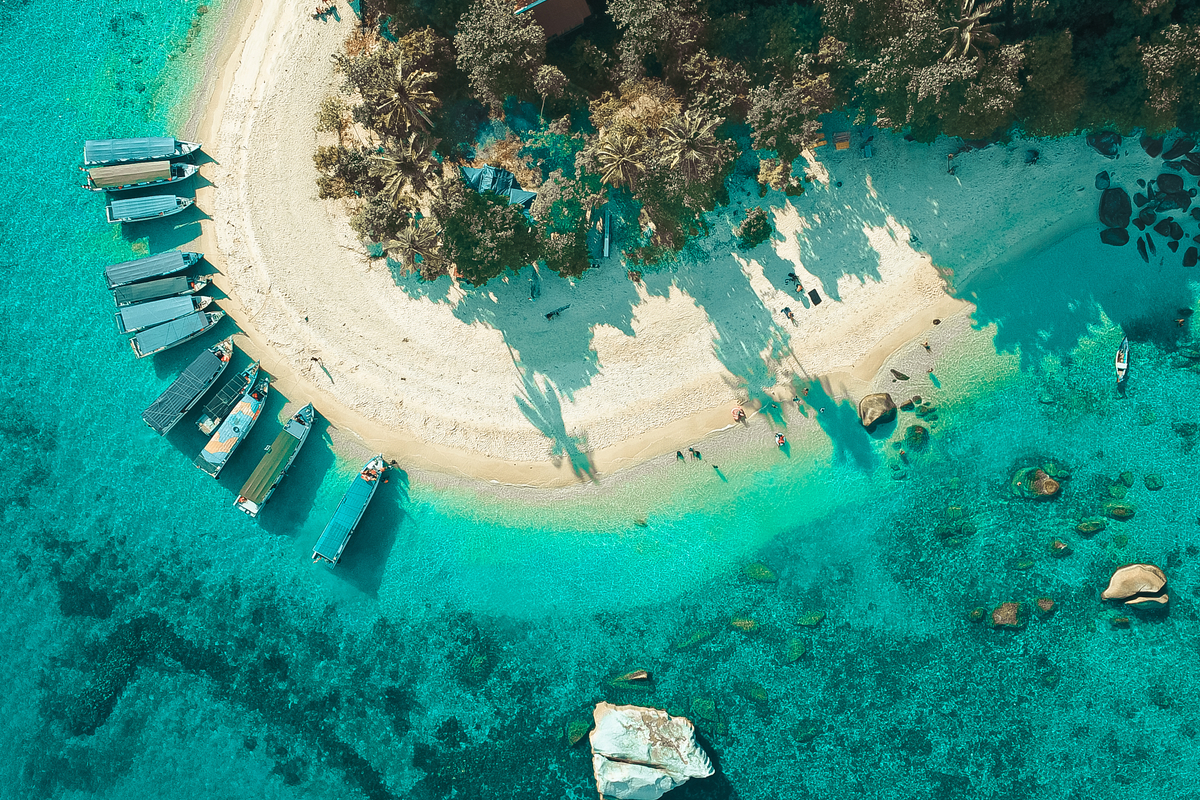 pulau lengkuas di kepulauan bangka belitung