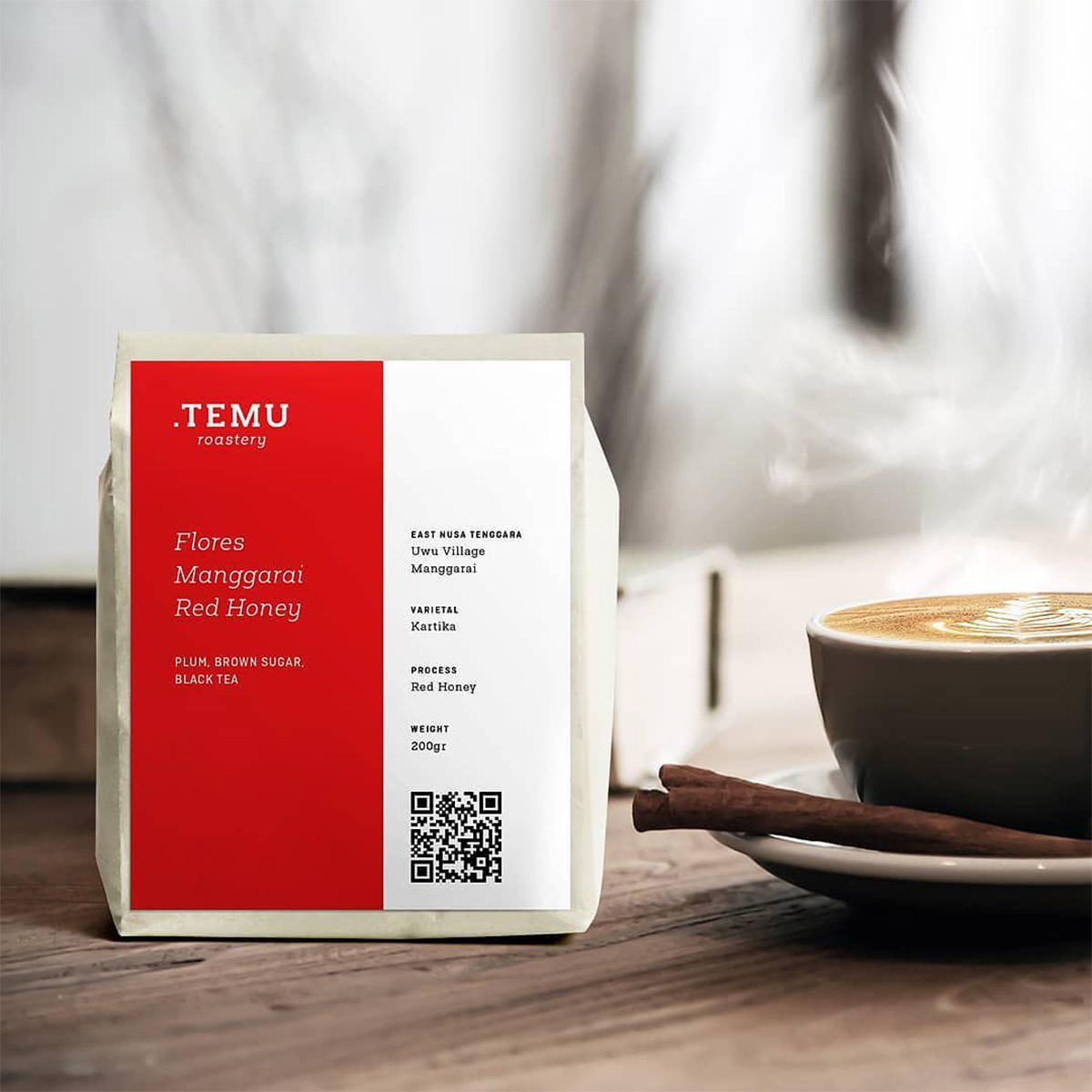 Secangkir kopi hot latte dari Titik Temu